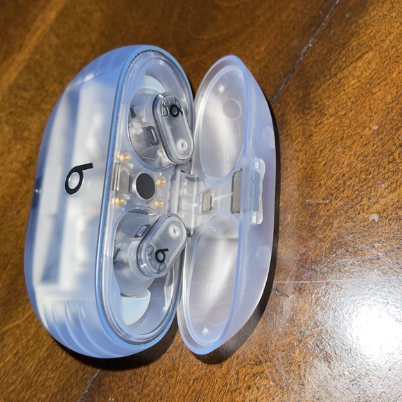 Beats Studio Buds + True Wireless Noise Cancelling Earbuds — Transparent - Picture 3 of 3